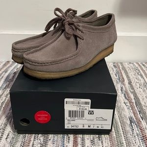 CLARKS ORIGINALS WALLABEE-Grey-Size 8M US